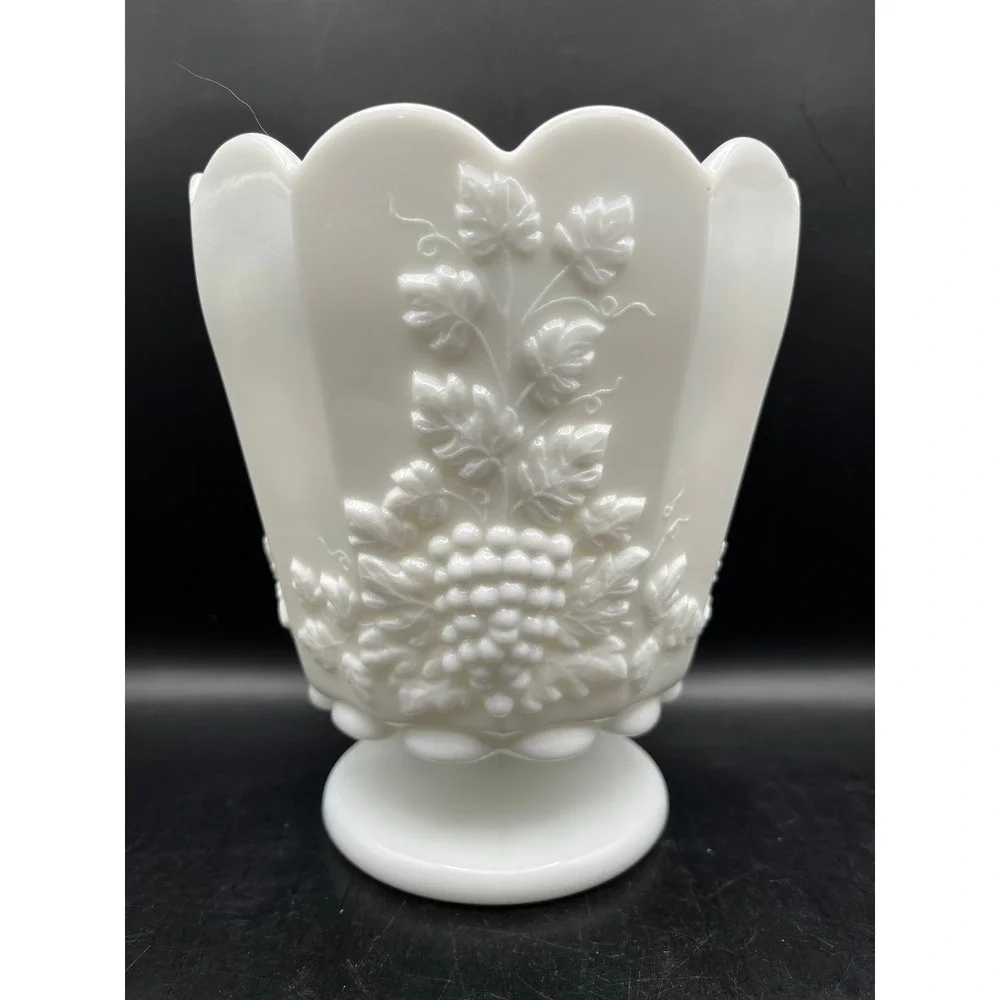 Vtg‎ White Glass Westmoreland Grapevine Pedestal Vase Scalloped Rim 6